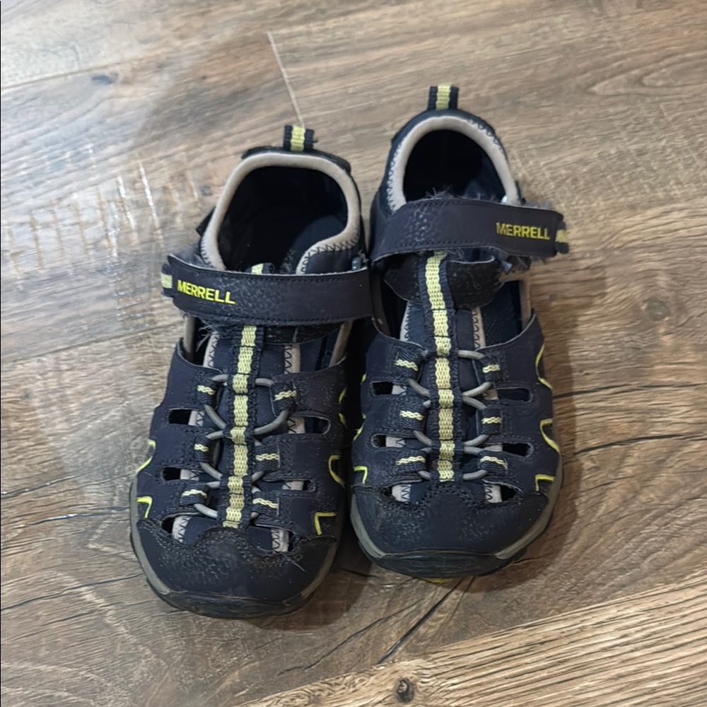 Merrell Black and Yellow Sandals for Versatile Outdoor Adventures